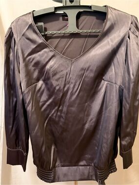 Glam Women’s Size NWOT Small Satin V-Neck Long Sleeve Jacket - Black